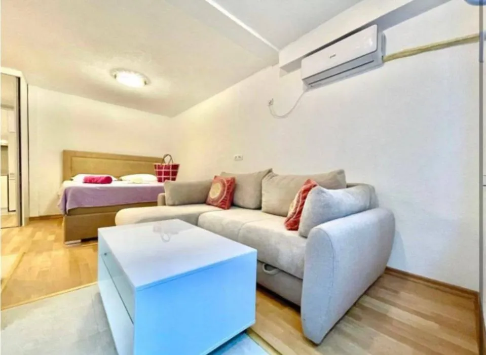 Izdavanje, garsonjera, 40m², Centar, Budva