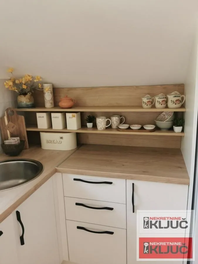 Izdavanje, dvosoban stan, 78m², Centar, Novi Sad