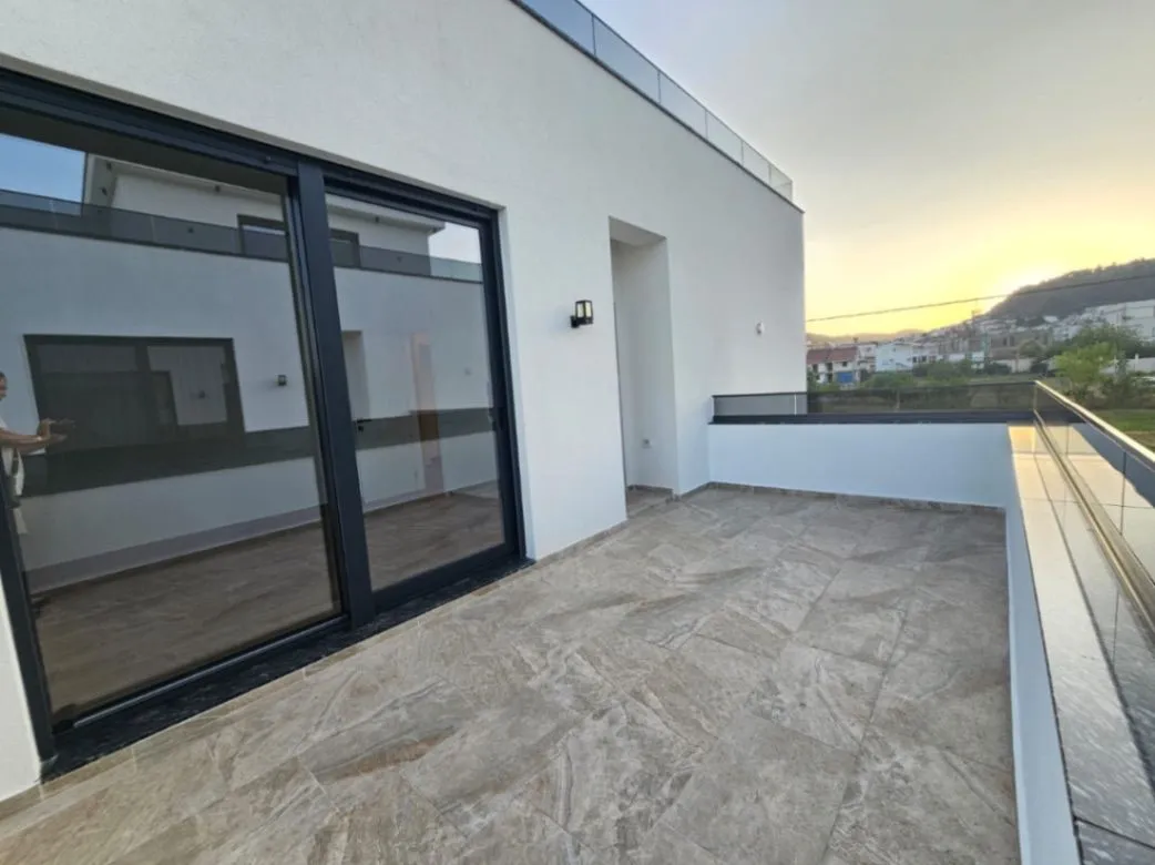 Sale, three bedroom apartment, 183m², Centar, Ulcinj