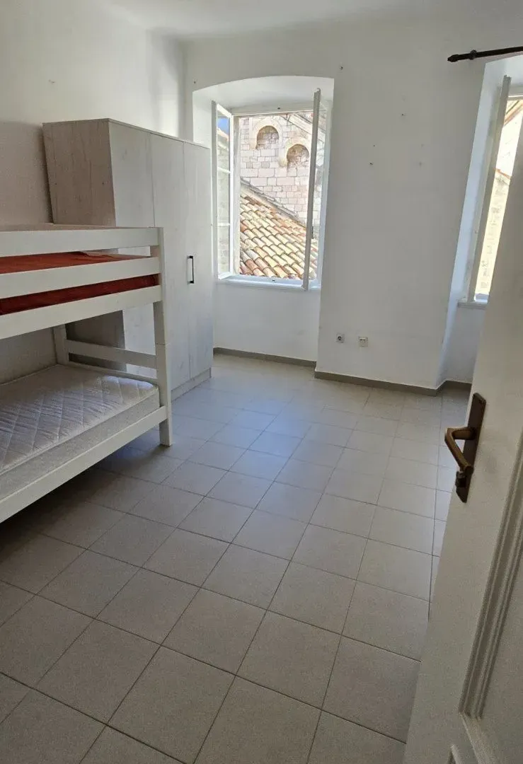Prodaja, trosoban stan, 72m², Kotor, Crna Gora