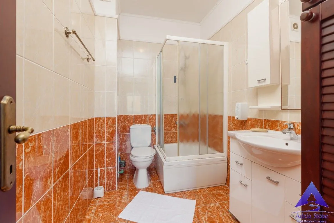 Prodaja, dvosoban stan, 84m², Kostanjica, Kotor