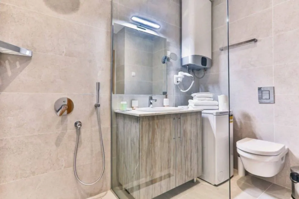 Izdavanje, dvosoban stan, 76m², Centar, Budva