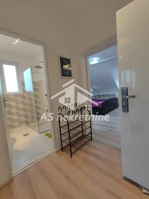 Izdavanje, dvosoban stan, 47m², Đeram Pijaca, Beograd