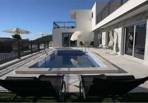 Izdavanje, kuća, 153m², Krimovica, Kotor - image 3