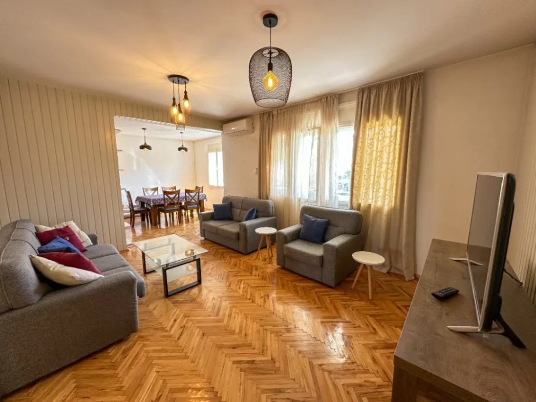 Izdavanje, dvosoban stan, 106m², Stari Aerodrom, Podgorica