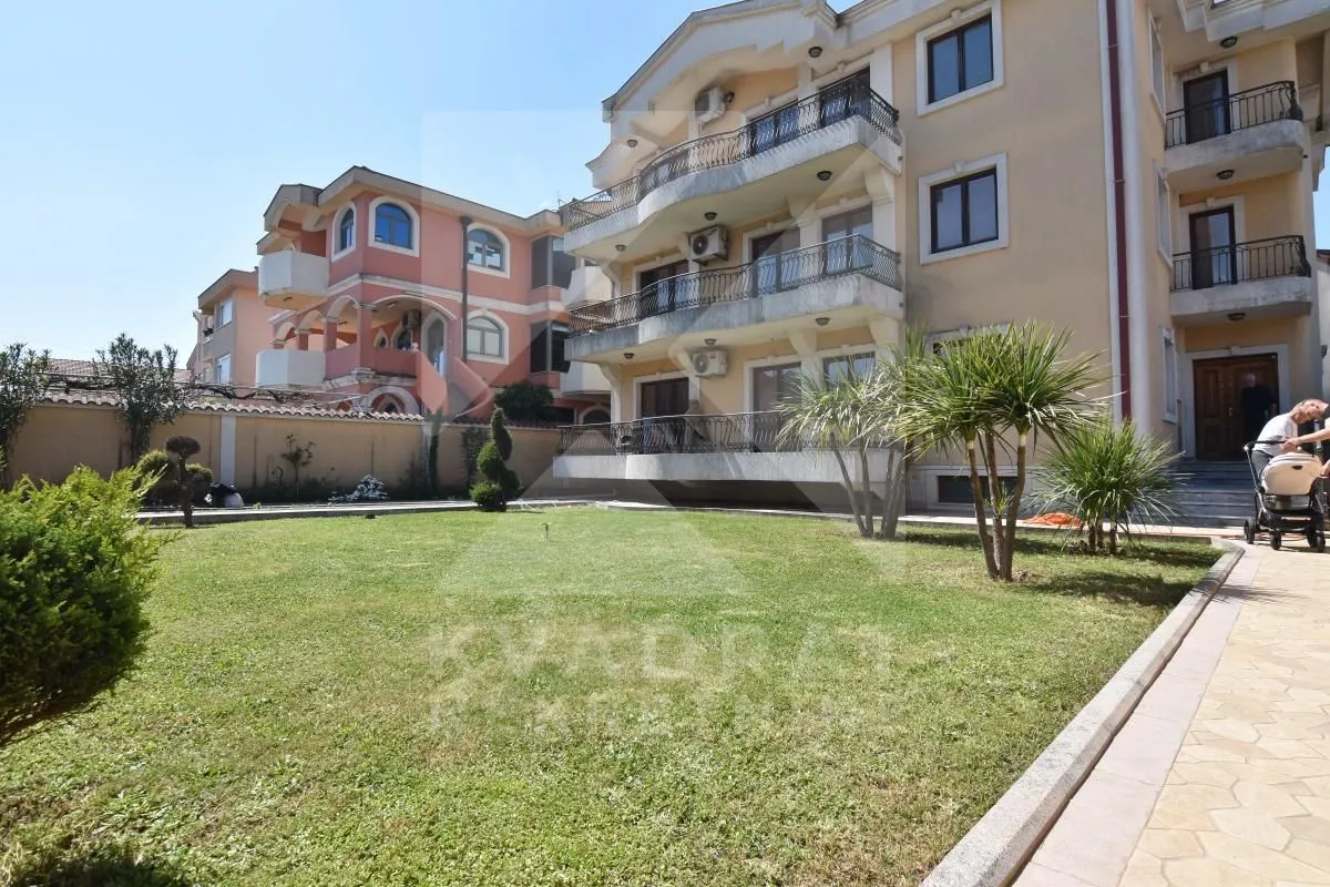 Izdavanje, četvorosoban stan, 150m², Stari Aerodrom, Podgorica
