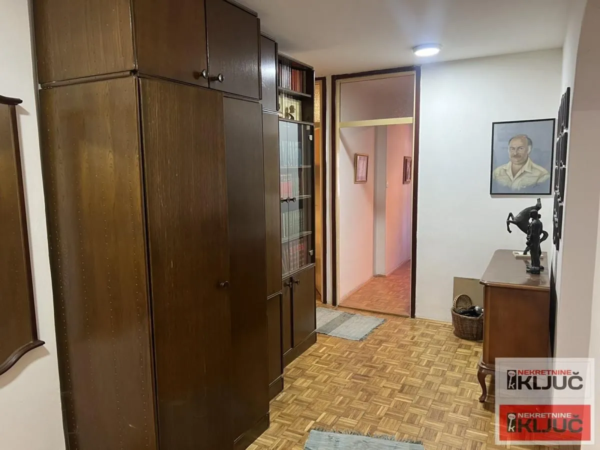 Prodaja, trosoban stan, 75m², Petrovaradin, Novi Sad