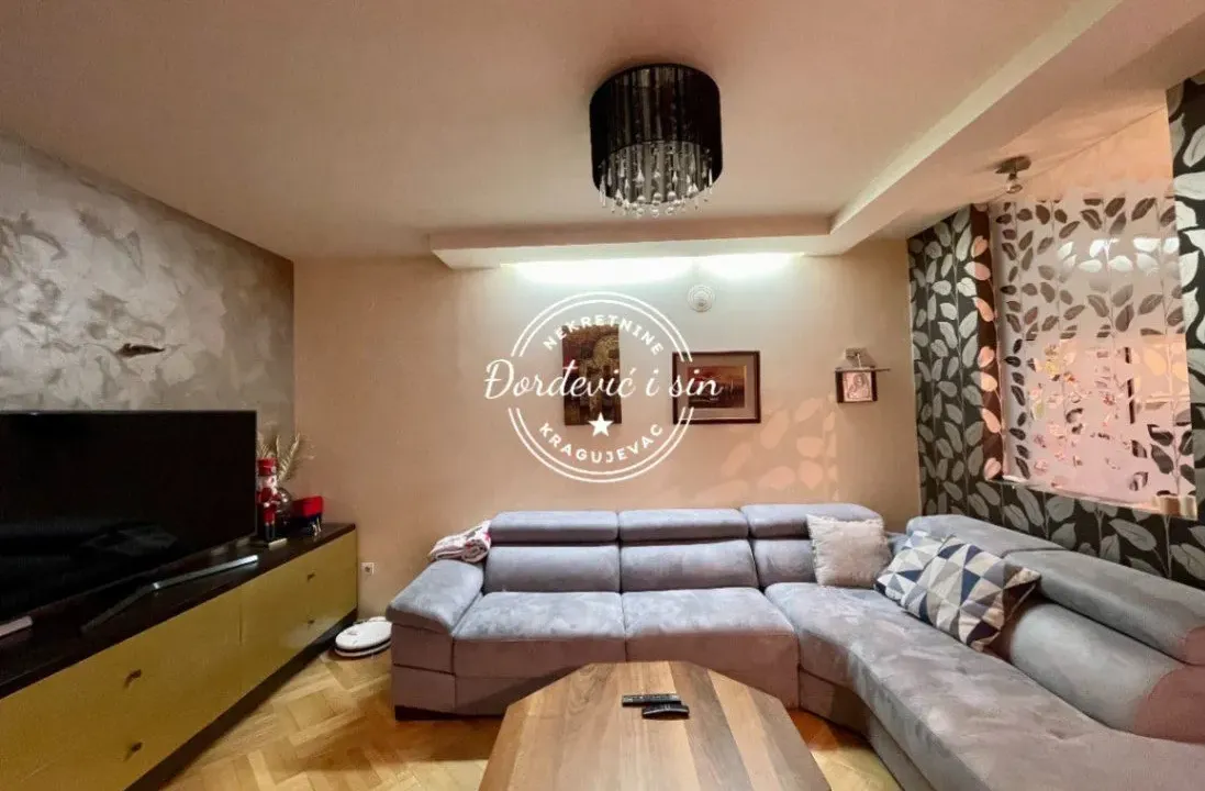 Prodaja, trosoban stan, 71m², Centar, Kragujevac