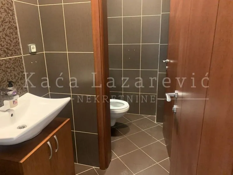 Rent, office space, 170m², Karaburma, Palilula Sve Podlokacije