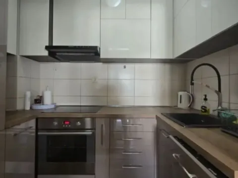 Izdavanje, četvorosoban stan, 82m², Blok 6, Podgorica - image 3