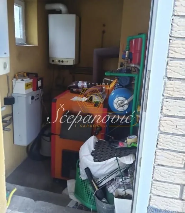 Prodaja, kuća, 360m², Veternik, Novi Sad Sve Podlokacije