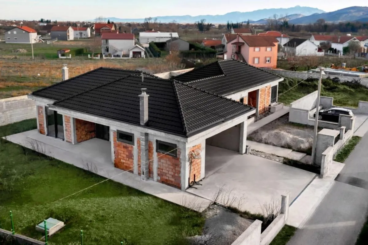 Prodaja, kuća, 259m², Donji Kokoti, Podgorica