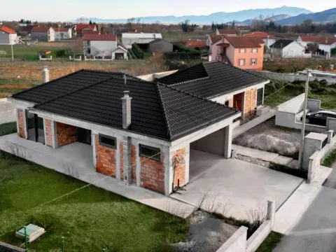 Kuća in Donji Kokoti