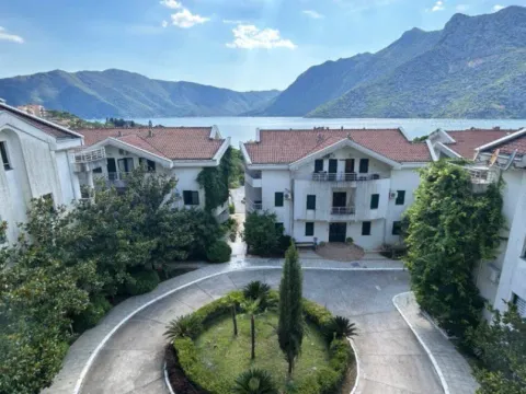 Sale, three bedroom apartment, 130m², Risan, Kotor