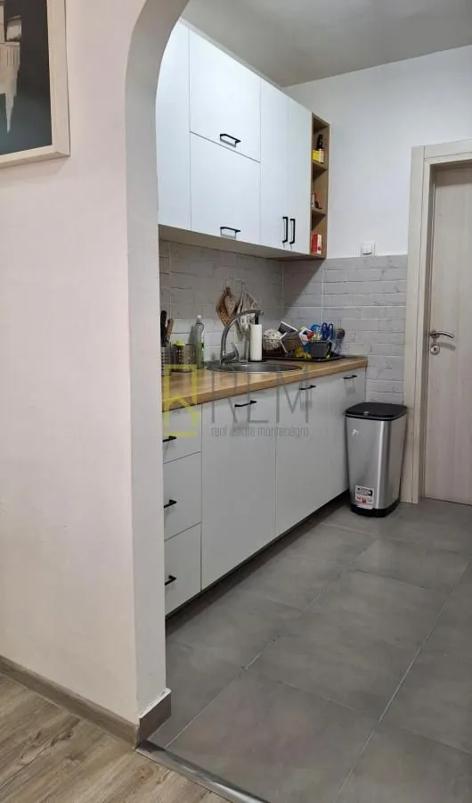 Prodaja, dvosoban stan, 72m², Lepa Kata, Podgorica
