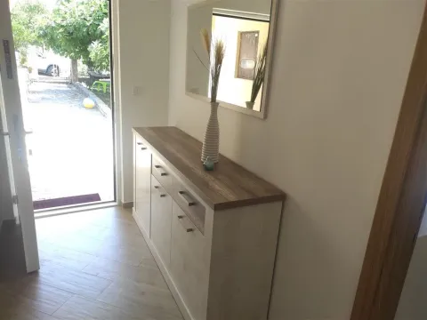 Izdavanje, jednosoban stan, 34m², Kumbor, Herceg Novi - image 2