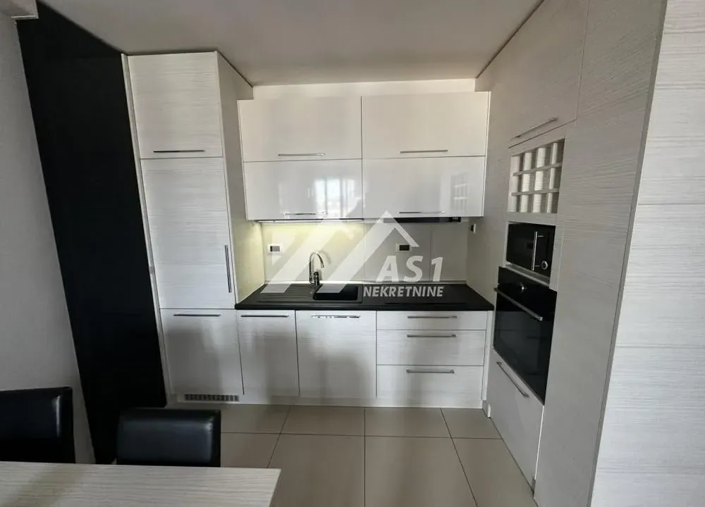 Izdavanje, jednosoban stan, 42m², Adamovićevo Naselje, Novi Sad Sve Podlokacije