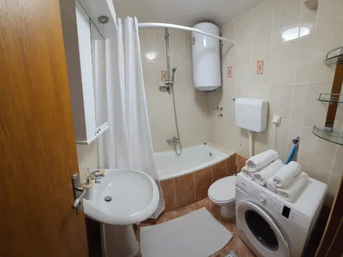 Sale, two bedroom apartment, 62m², Bečići, Budva - image 4