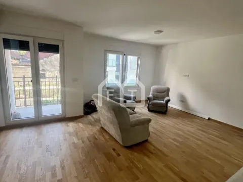 Izdavanje, trosoban stan, 65m², Južni Bulevar, Vračar Sve Podlokacije - image 2