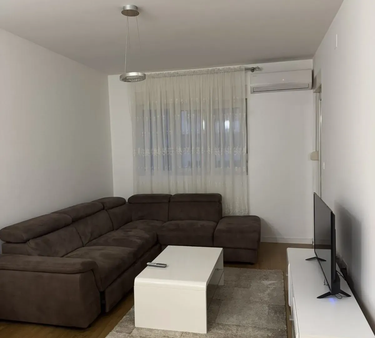 Izdavanje, jednosoban stan, 50m², Central Point, Podgorica
