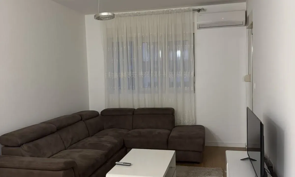 Izdavanje, jednosoban stan, 50m², Central Point, Podgorica