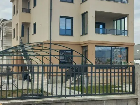 Izdavanje, kuća, 180m², Gornja Gorica, Podgorica - image 20