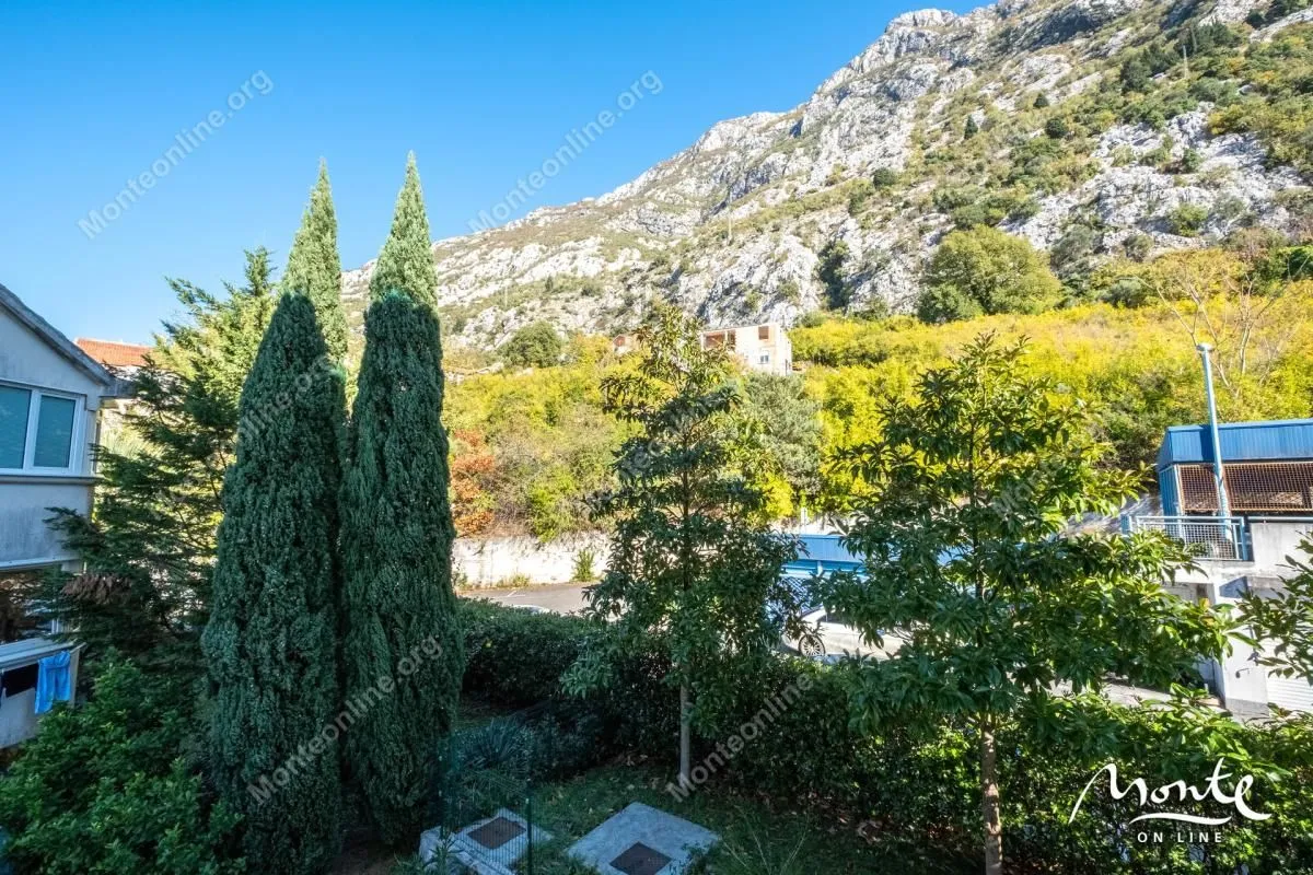Prodaja, dvosoban stan, 48m², Dobrota, Kotor