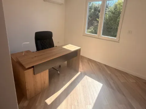 Rent, two bedroom apartment, 60m², Mažina, Tivat - image 10