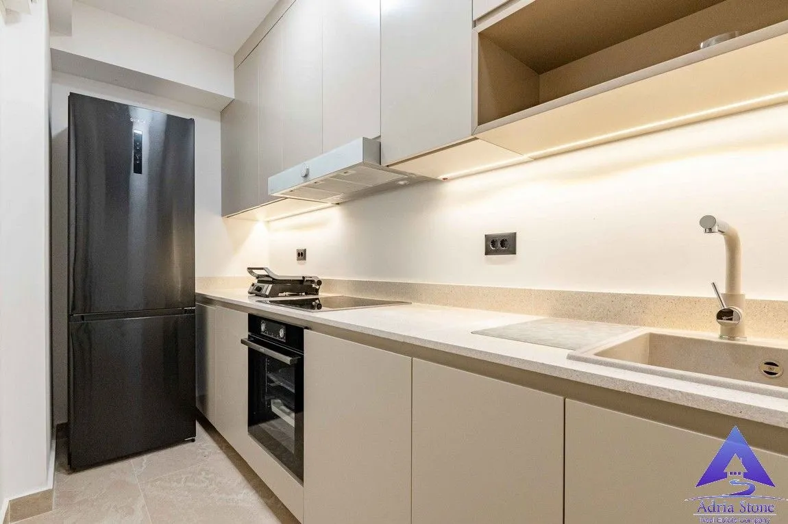Izdavanje, poslovni prostor, 350m², Pržno, Budva