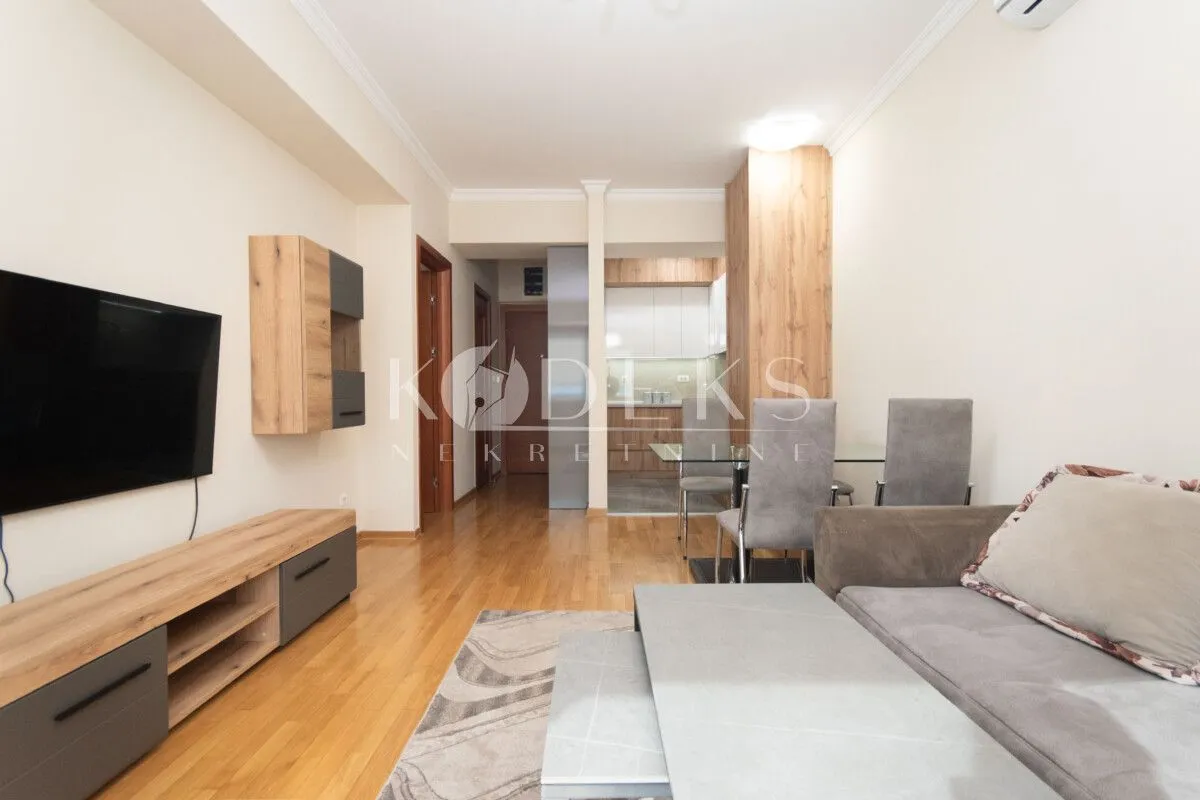 Izdavanje, jednosoban stan, 42m², Centar, Podgorica