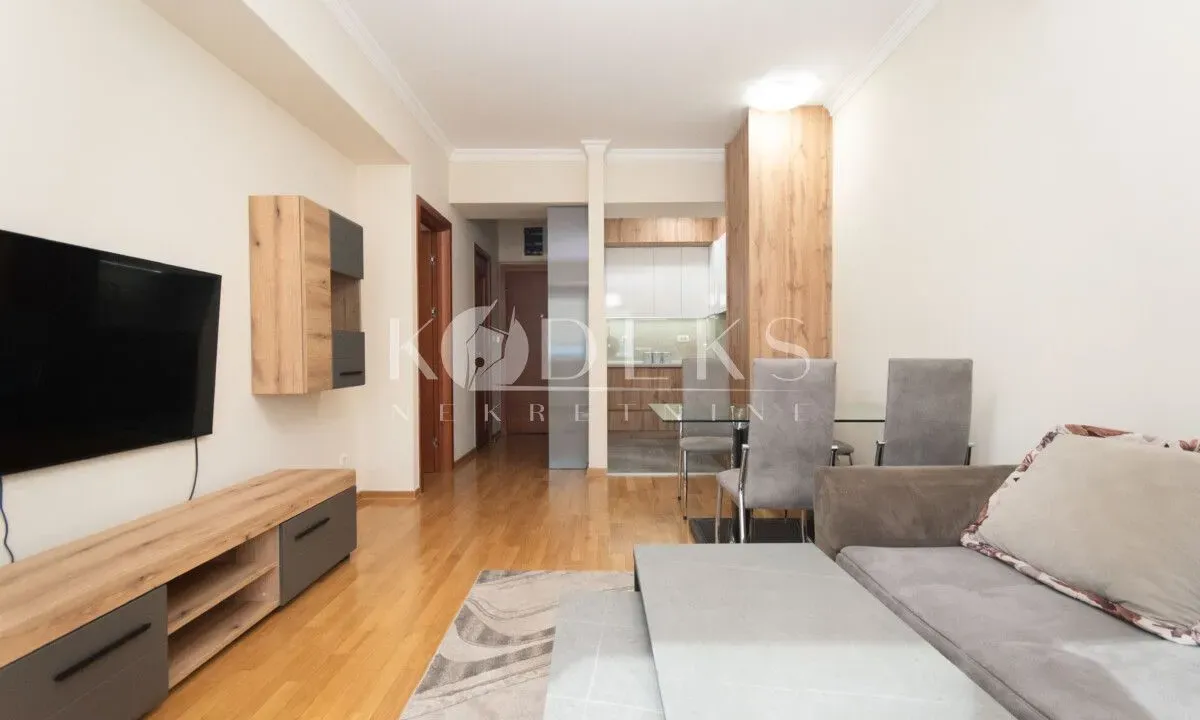 Izdavanje, jednosoban stan, 42m², Centar, Podgorica