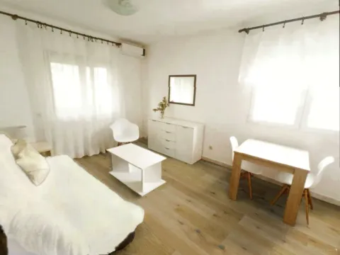 Izdavanje, jednosoban stan, 35m2, Lazi, Budva Izdavanje, jednosoban stan, 35m2, Lazi, Budva