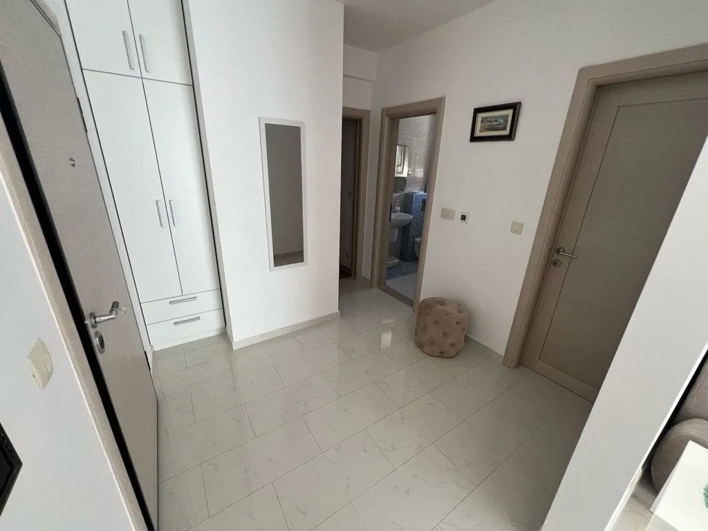Izdavanje, jednosoban stan, 54m², Centar, Budva