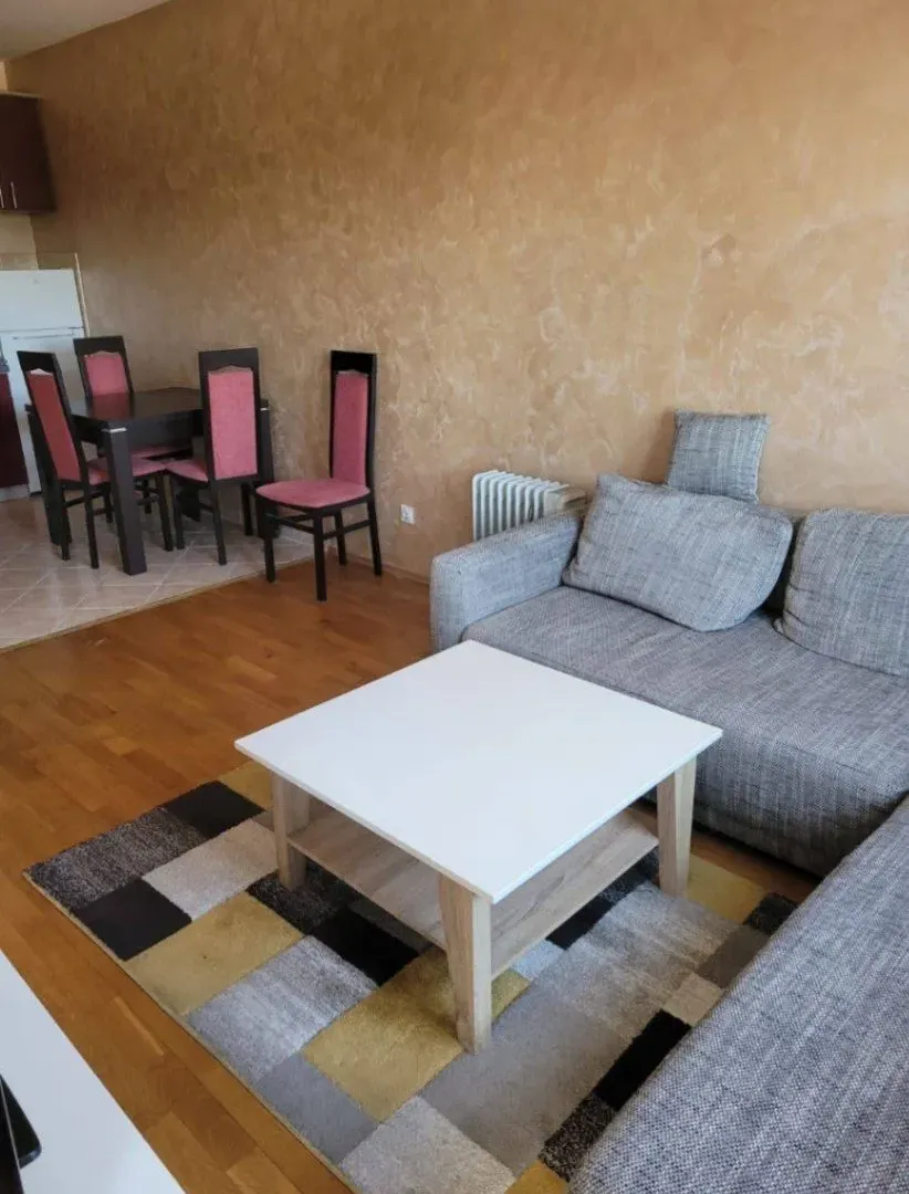 Izdavanje, jednosoban stan, 38m², Pobrežje, Podgorica