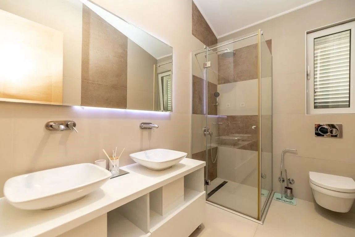 Prodaja, kuća, 300m², Sveti Stasije, Kotor