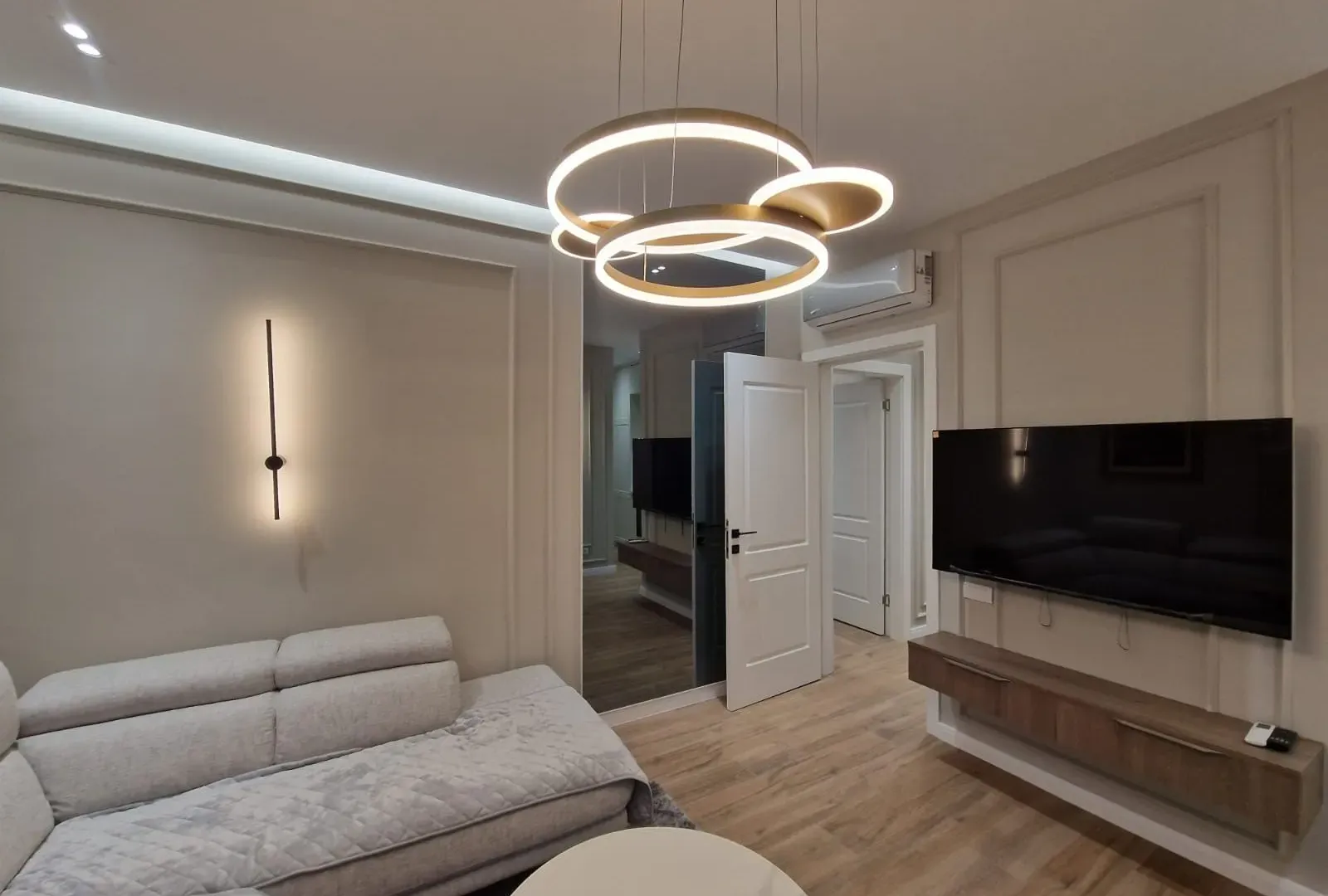 Izdavanje, dvosoban stan, 72m², Centar, Tivat