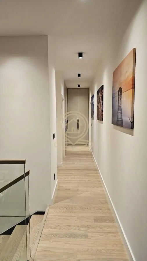 Izdavanje, četvorosoban stan, 161m², Savski Venac, Beograd