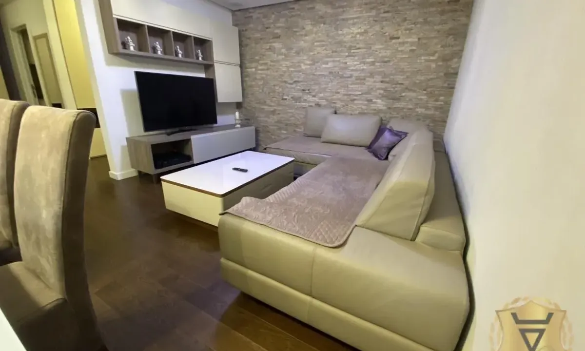 Izdavanje, četvorosoban stan, 83m², Farmaceutski Fakultet, Voždovac Sve Podlokacije