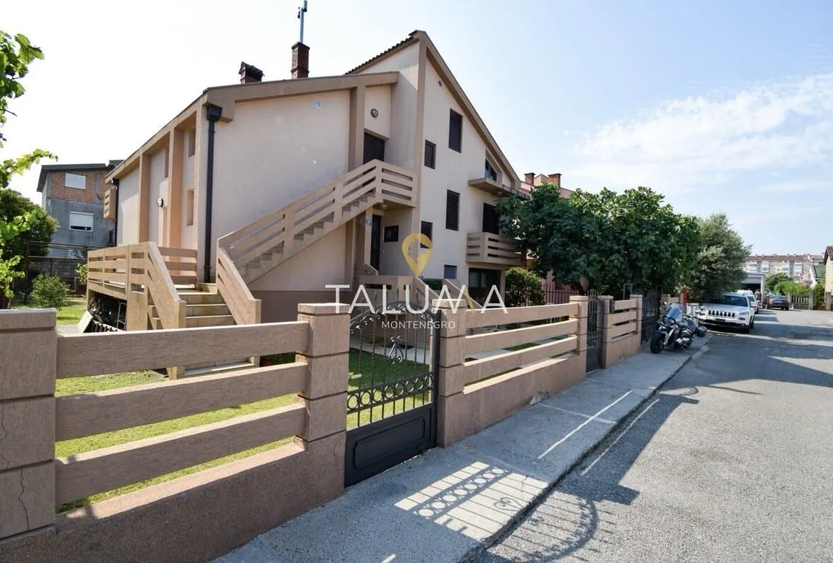 Sale, house, 300m², Stari Aerodrom, Podgorica