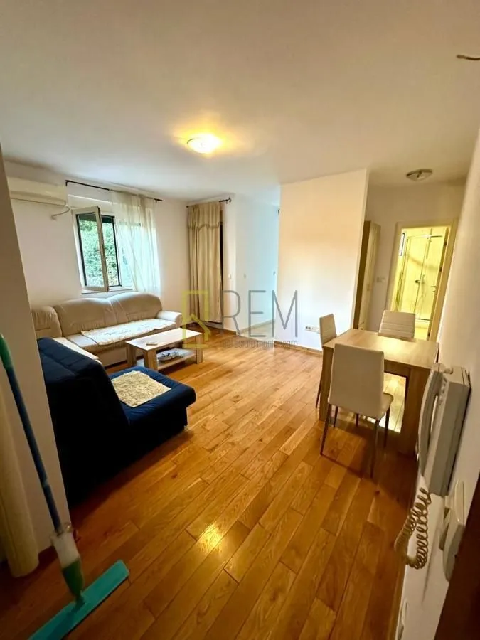 Prodaja, jednosoban stan, 44m², Dobrota, Kotor