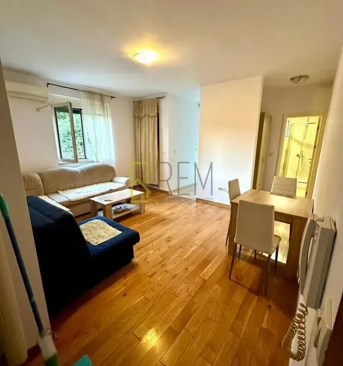 Prodaja, jednosoban stan, 44m², Dobrota, Kotor