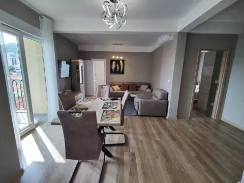Rent, two bedroom apartment, 75m², Bečići, Budva - image 4