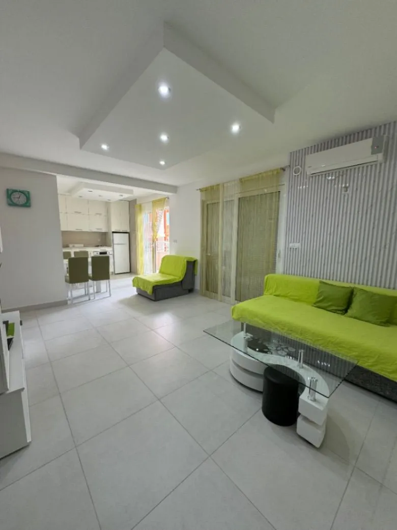 Izdavanje, jednosoban stan, 56m², Bečići, Budva