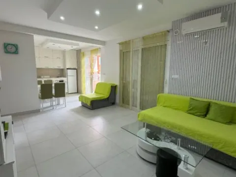 Izdavanje, jednosoban stan, 56m², Bečići, Budva - image 1