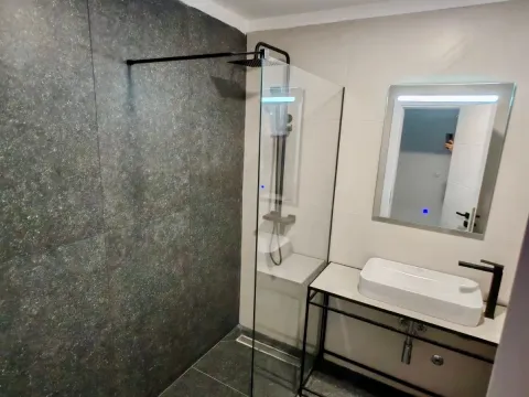 Izdavanje, dvosoban stan, 79m², Momišići, Podgorica - image 8