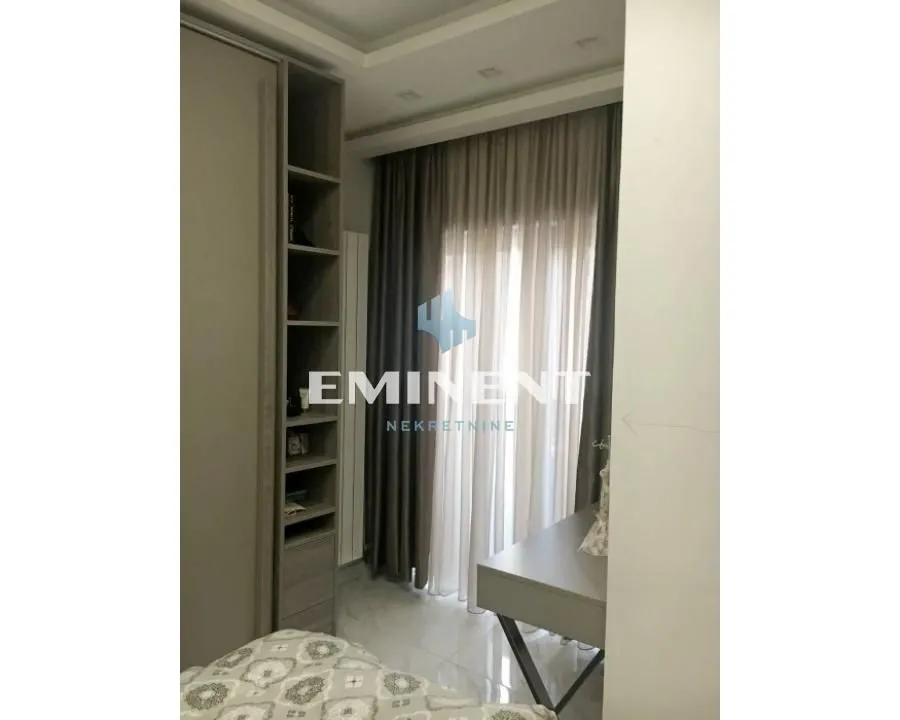 Izdavanje, dvosoban stan, 56m², Čubura, Beograd