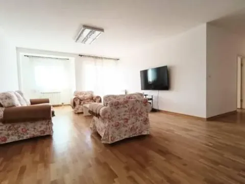 Izdavanje, trosoban stan, 88m², Vračar Hram, Vračar Sve Podlokacije - image 2