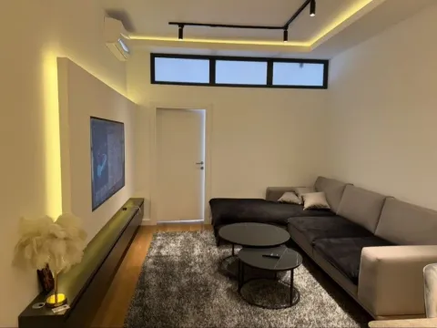 Izdavanje, dvosoban stan, 87m2, Soho City, Bar