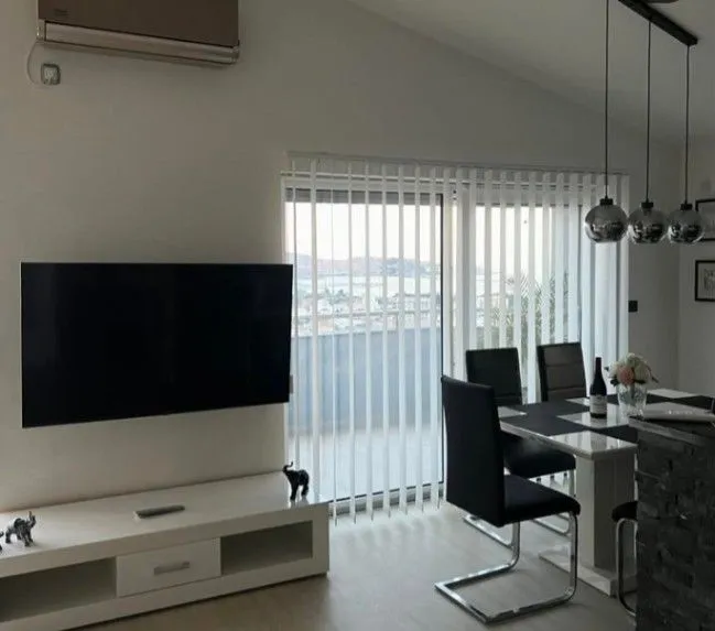 Izdavanje, dvosoban stan, 100m², Šušanj, Bar