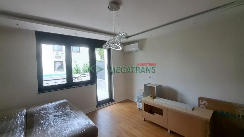Izdavanje, četvorosoban stan, 90m², Bulevar Evrope, Novi Sad Sve Podlokacije